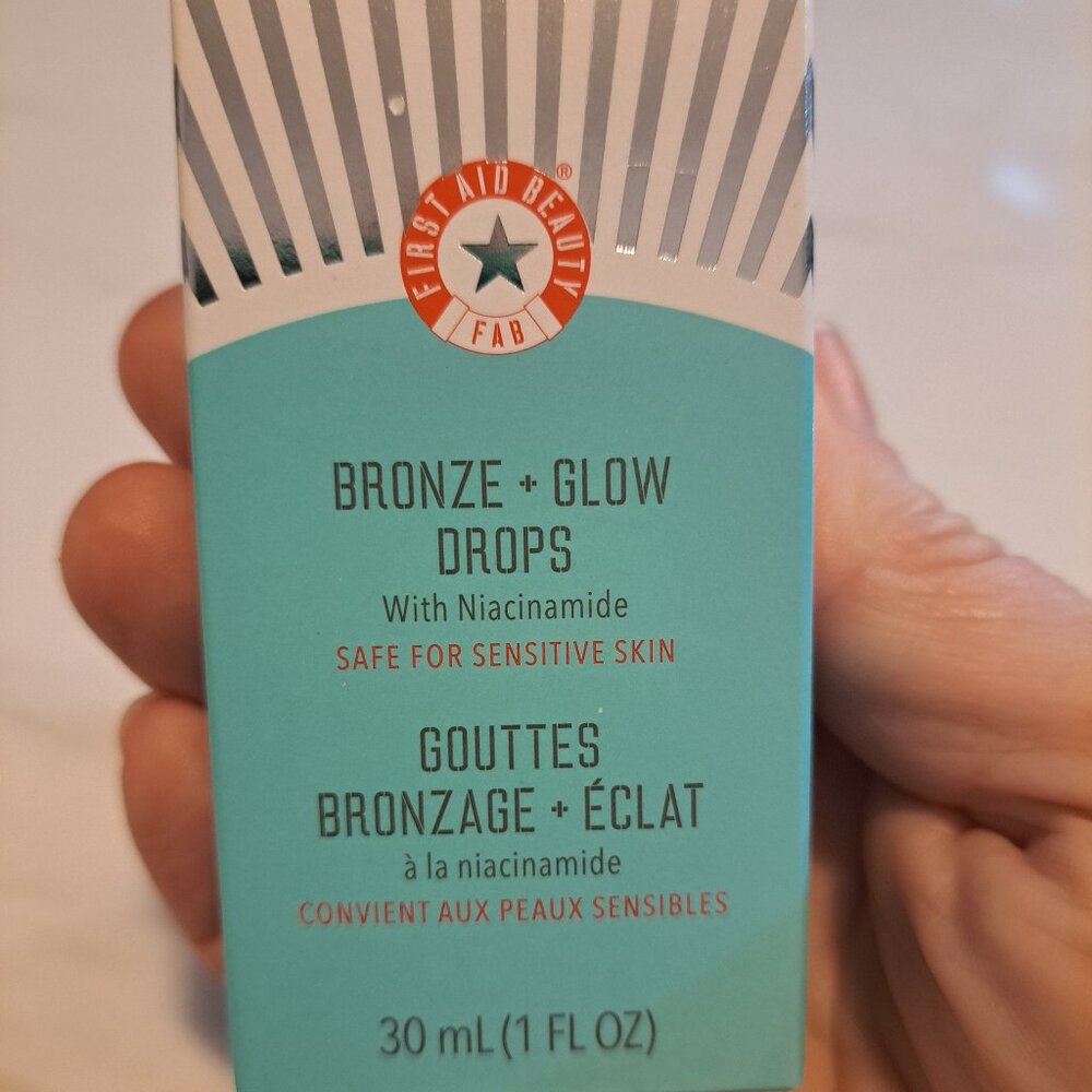 FIRST AID BEAUTY BRONZE + GLOW DROPS WITH NIACINAMIDE